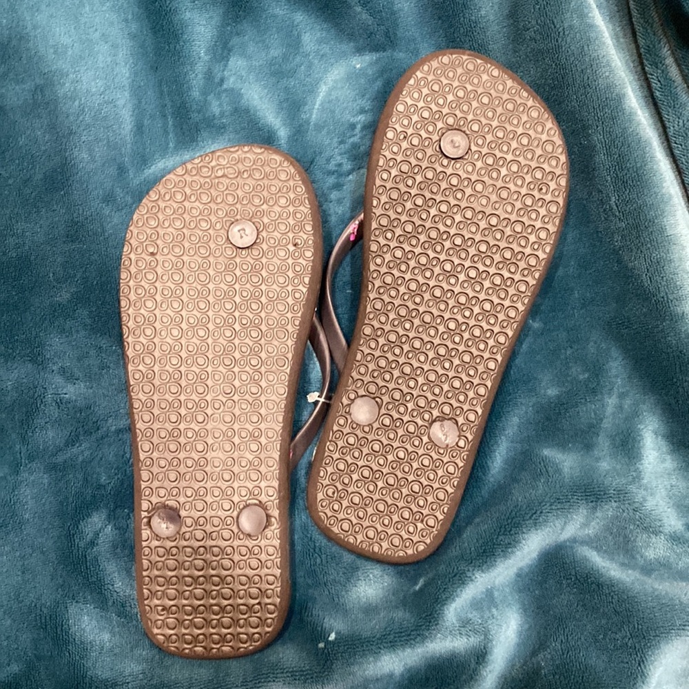Perfect flip-flops. - Picture 4 of 6